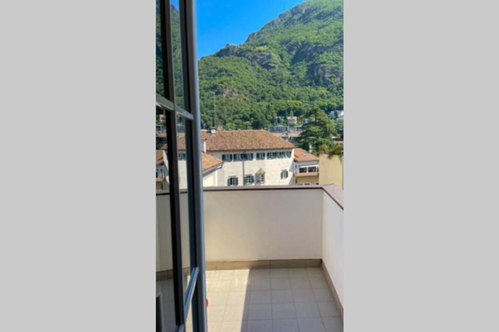 Design Apartment In The Heart Of Bozen Exterior foto