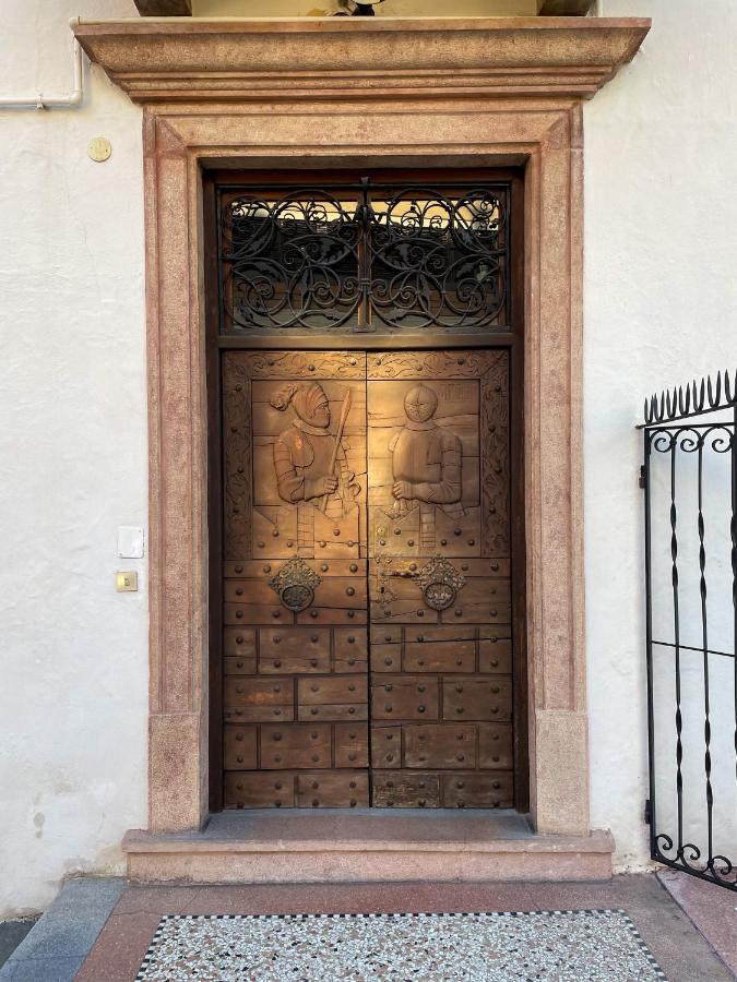 Design Apartment In The Heart Of Bozen Exterior foto